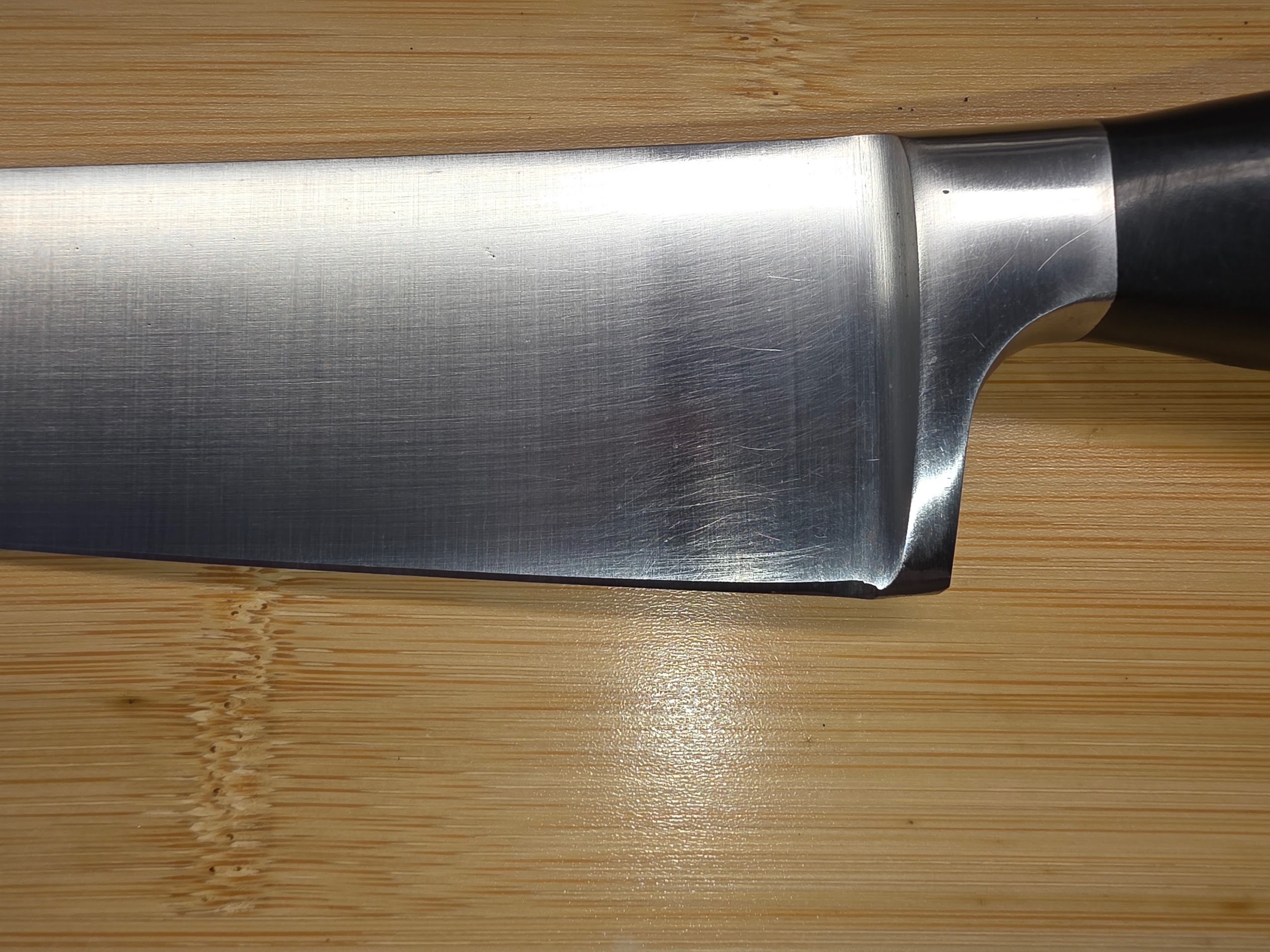 Knife heel lying flat after bolster reduction