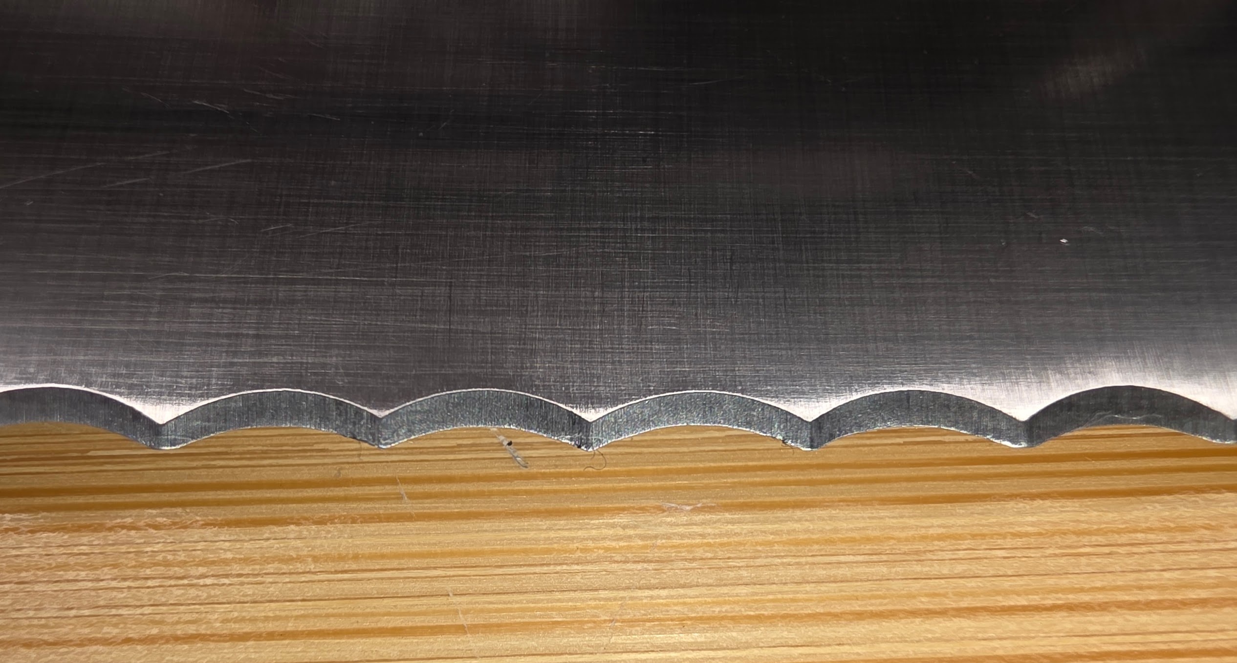 Close-up of sharpened bread knife serrations